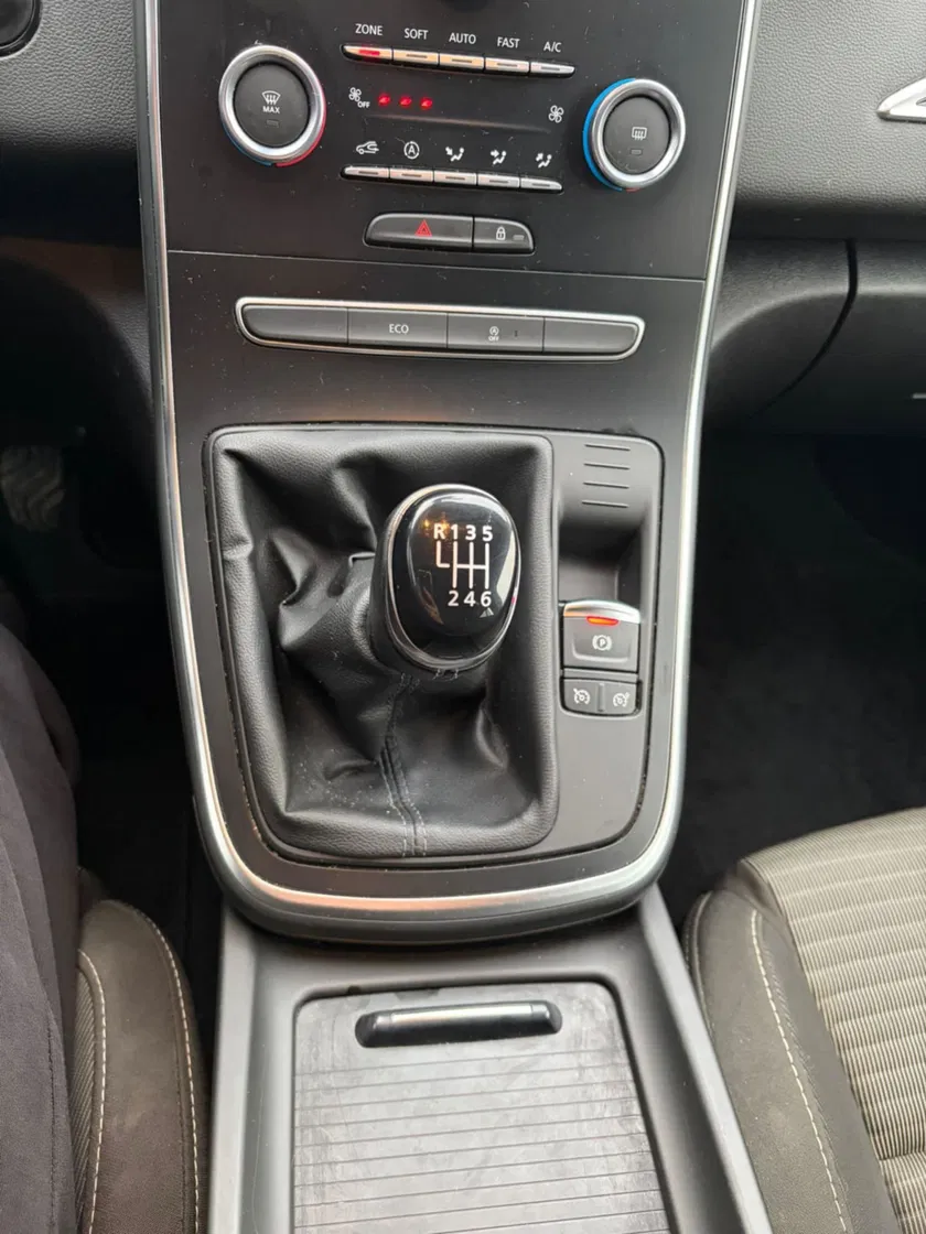 Renault Scenic – Image 21