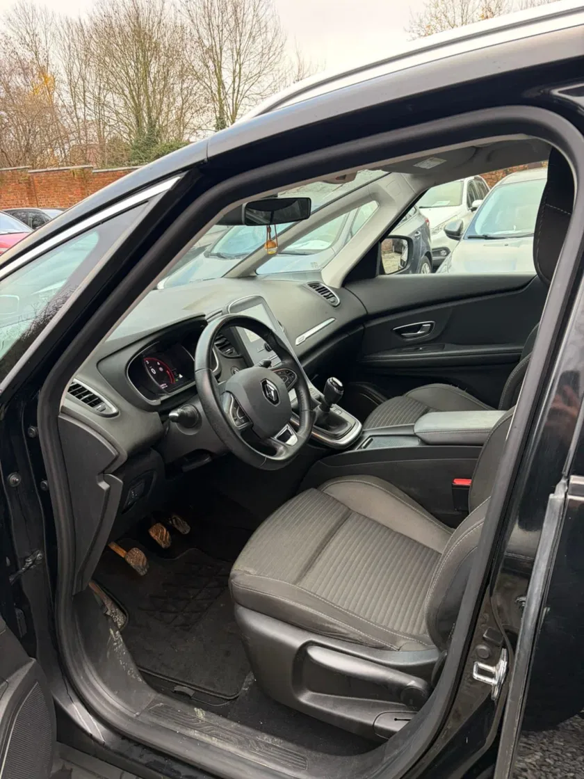 Renault Scenic – Image 11