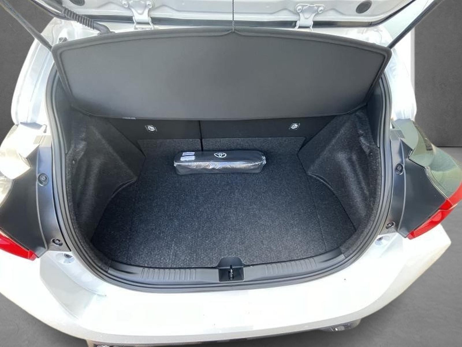 Toyota Yaris – Image 11
