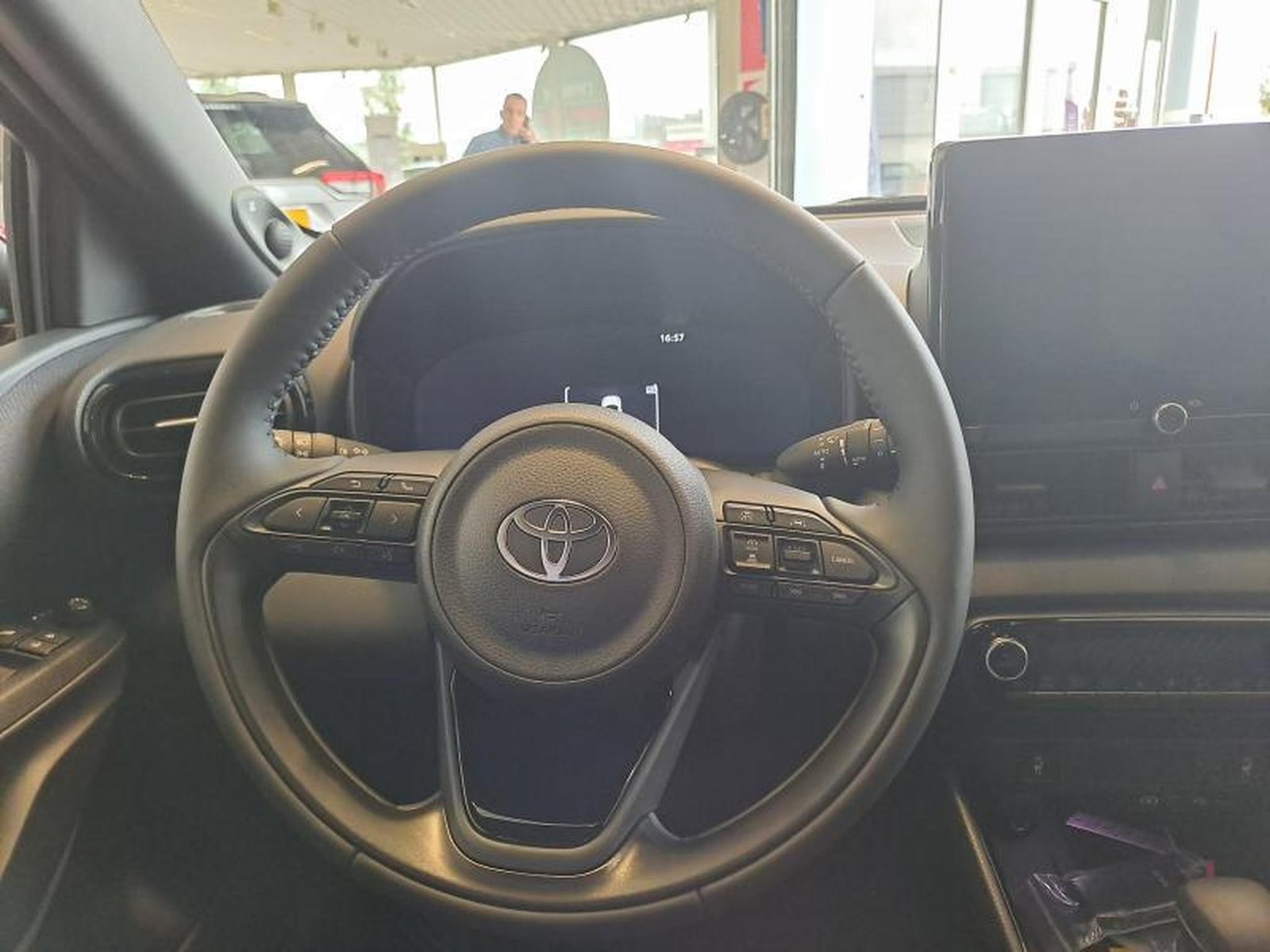 Toyota Yaris – Image 15