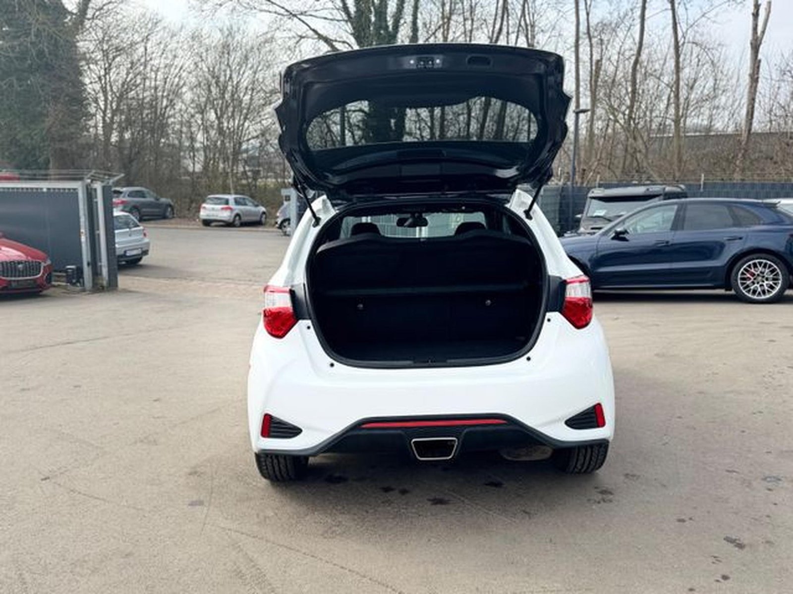Toyota Yaris – Image 8