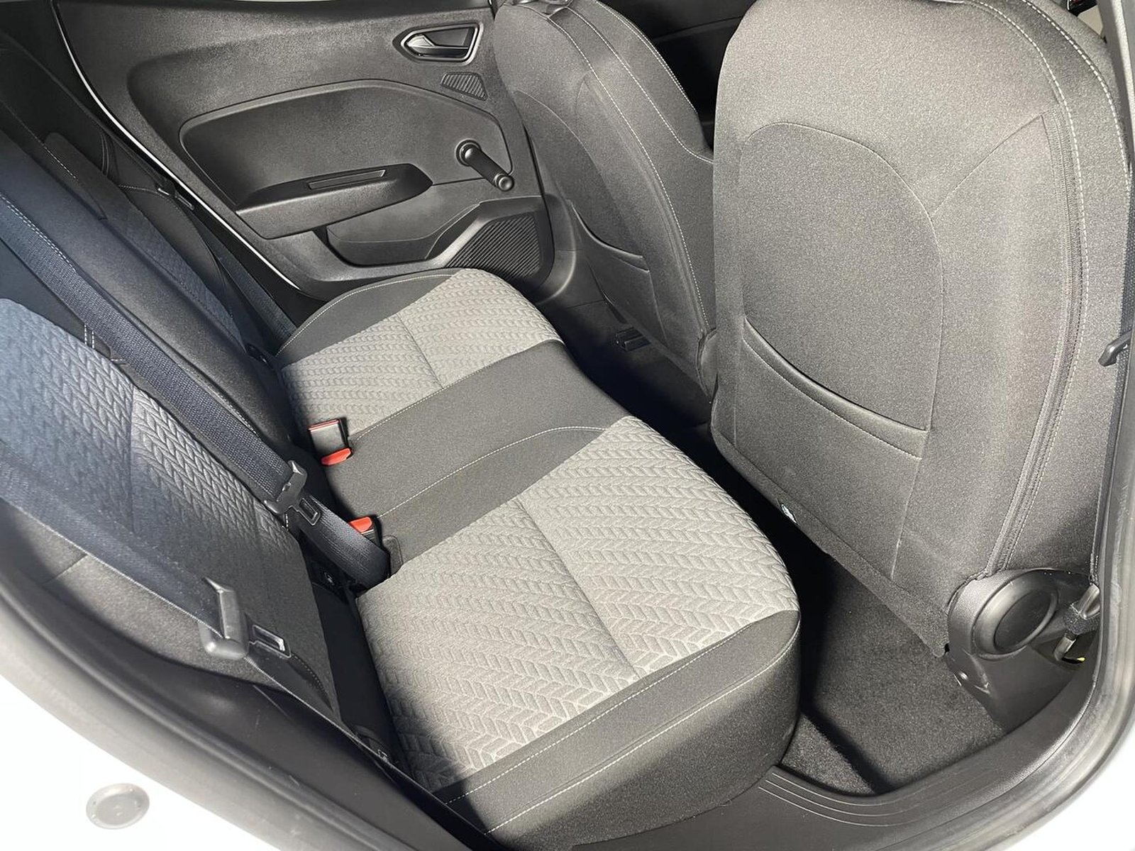 Renault Clio – Image 7