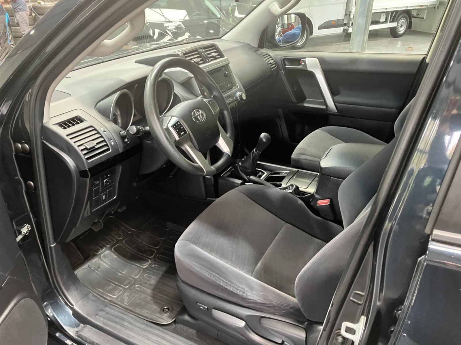 Toyota Land Cruiser – Image 6