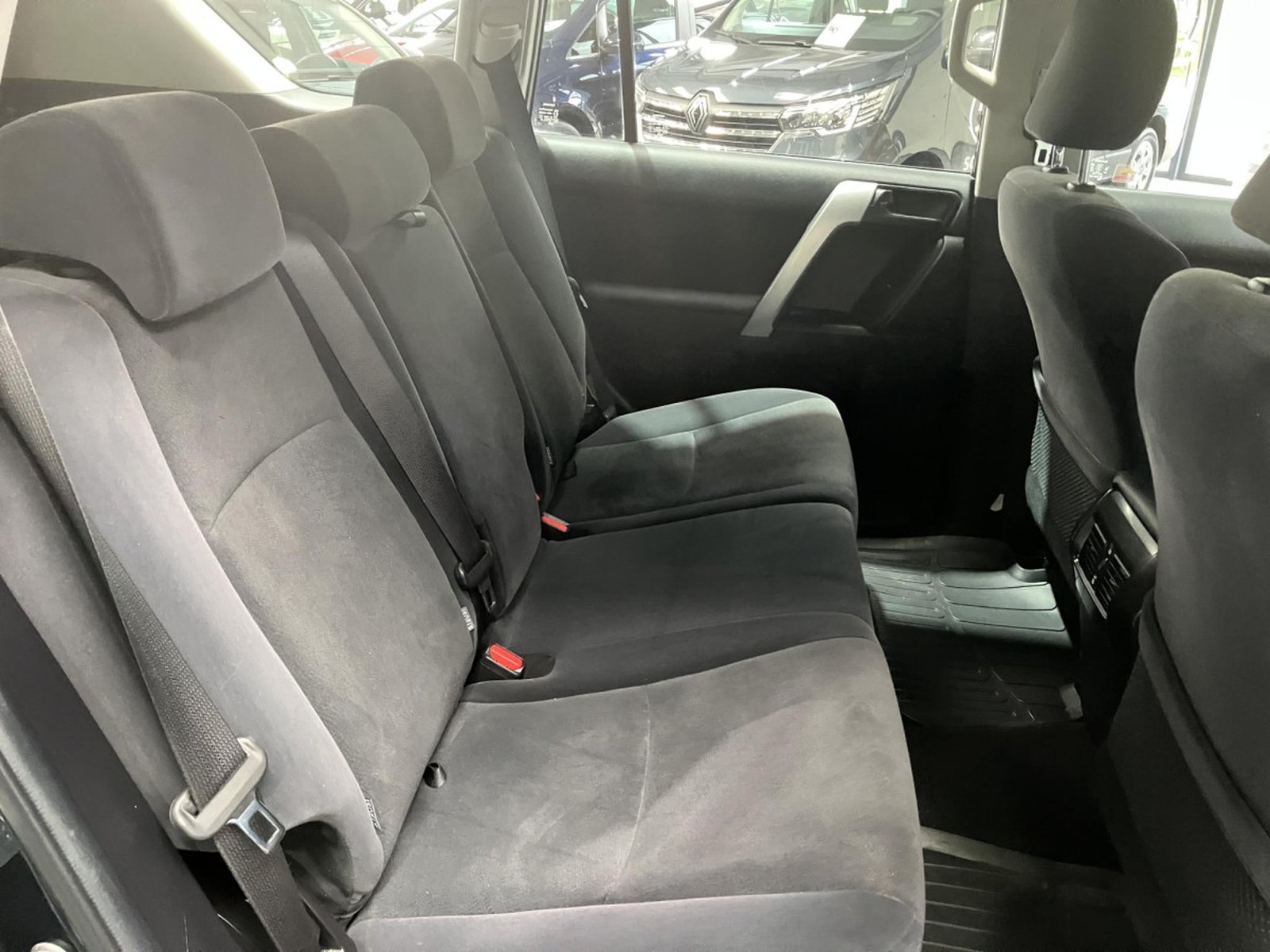 Toyota Land Cruiser – Image 4