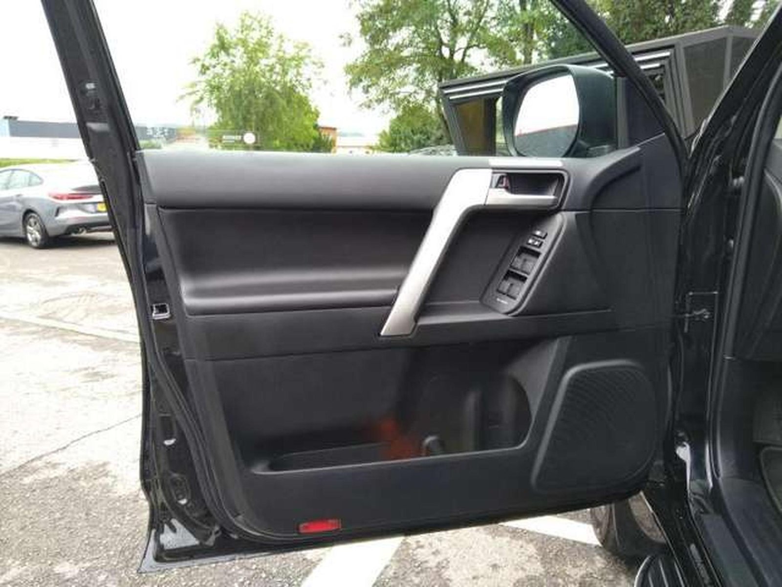 Toyota Land Cruiser – Image 14