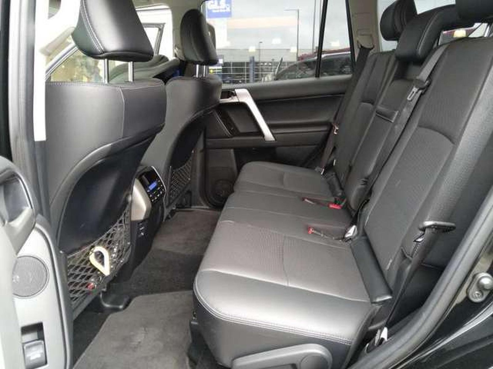 Toyota Land Cruiser – Image 7