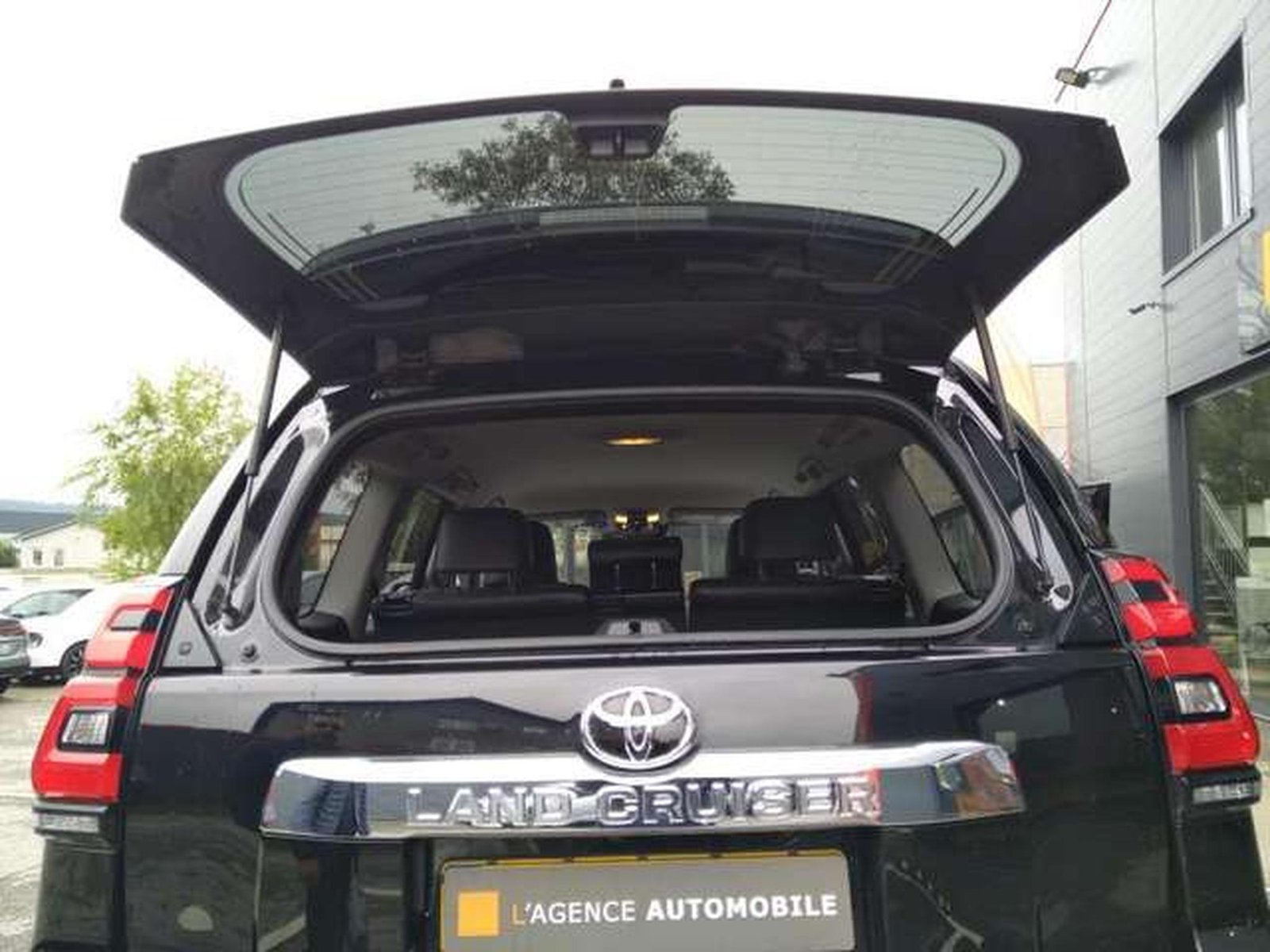 Toyota Land Cruiser – Image 4