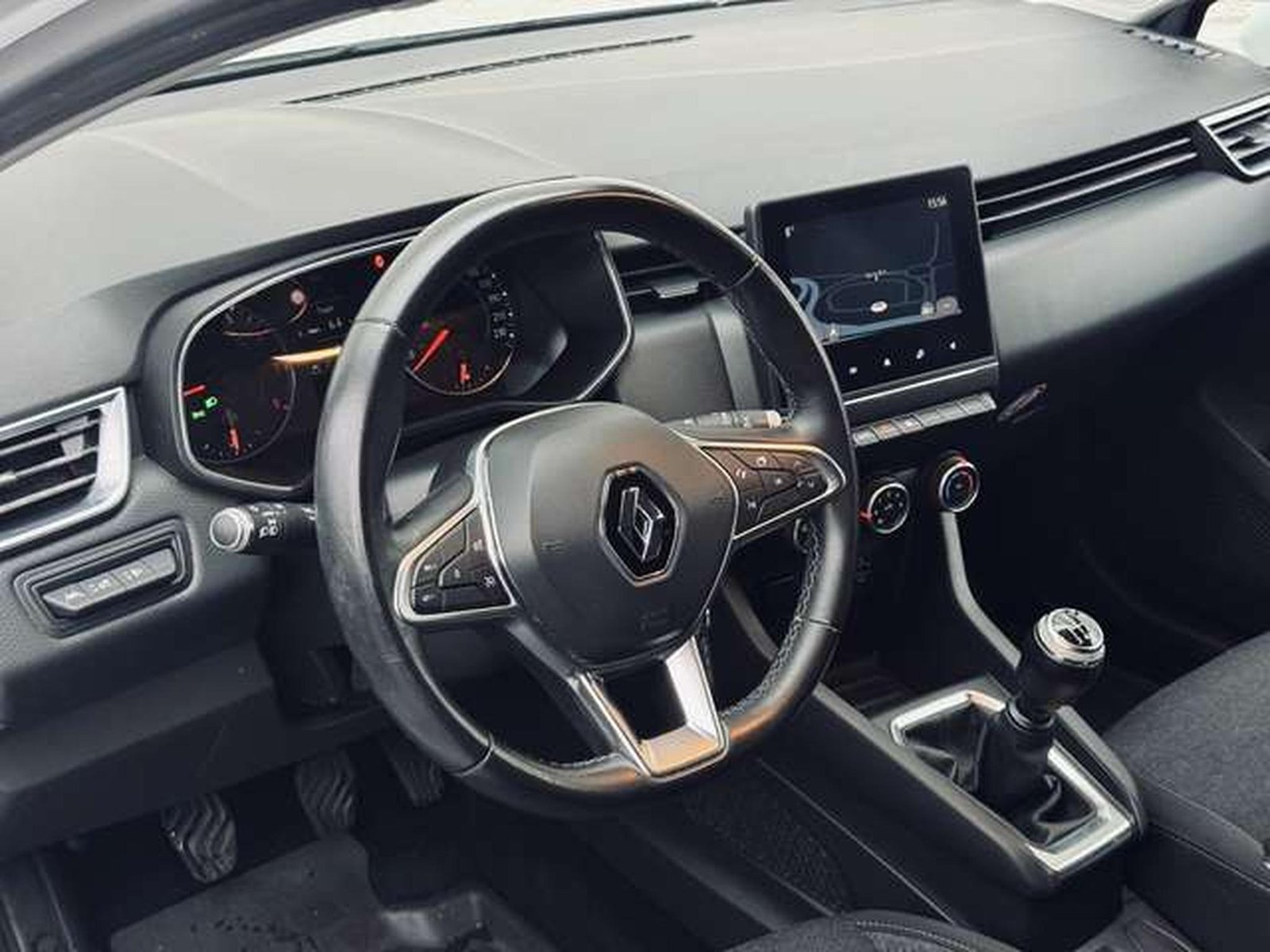 Renault Clio – Image 11