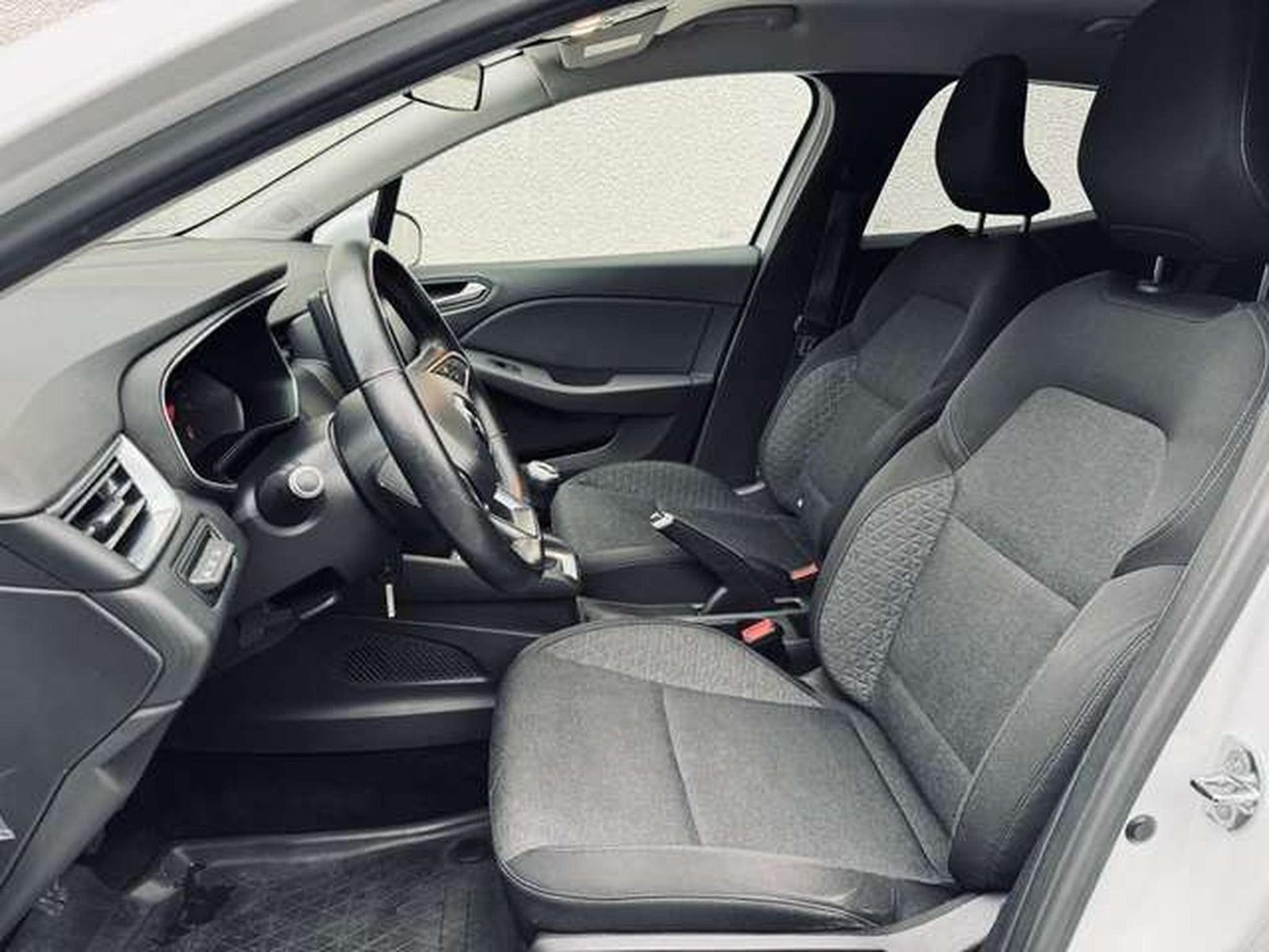 Renault Clio – Image 4