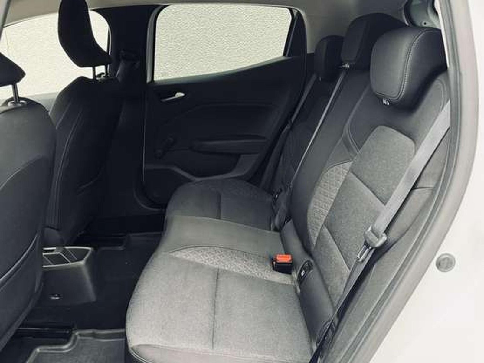 Renault Clio – Image 13
