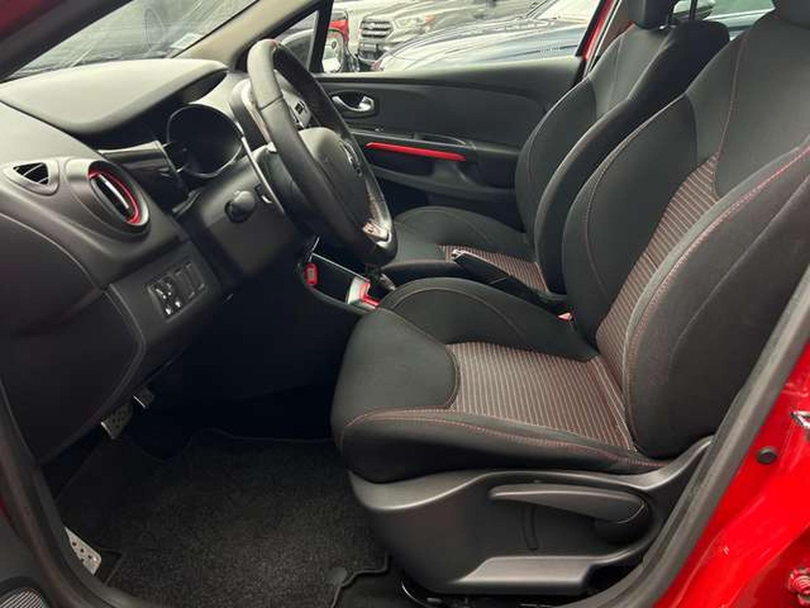 Renault Clio – Image 10