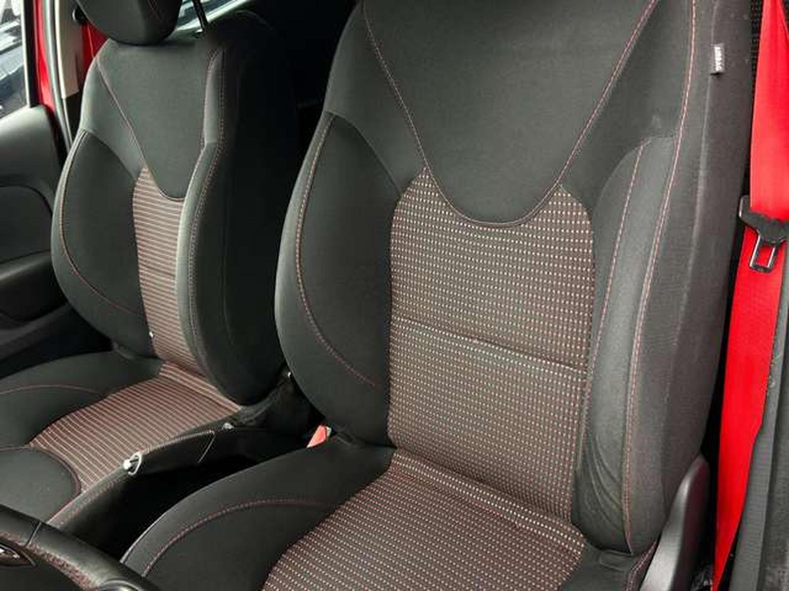Renault Clio – Image 11