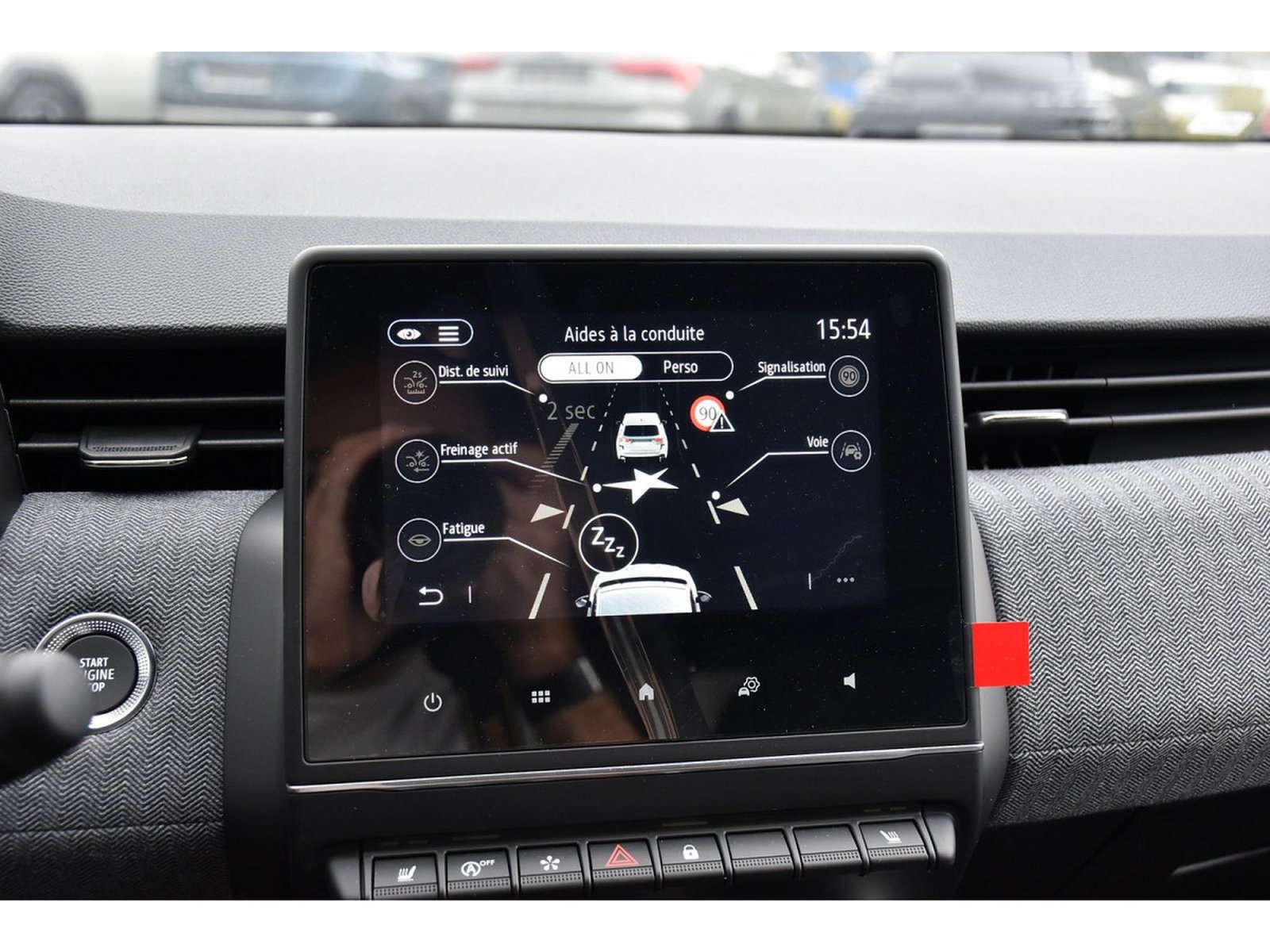 Renault Clio – Image 8