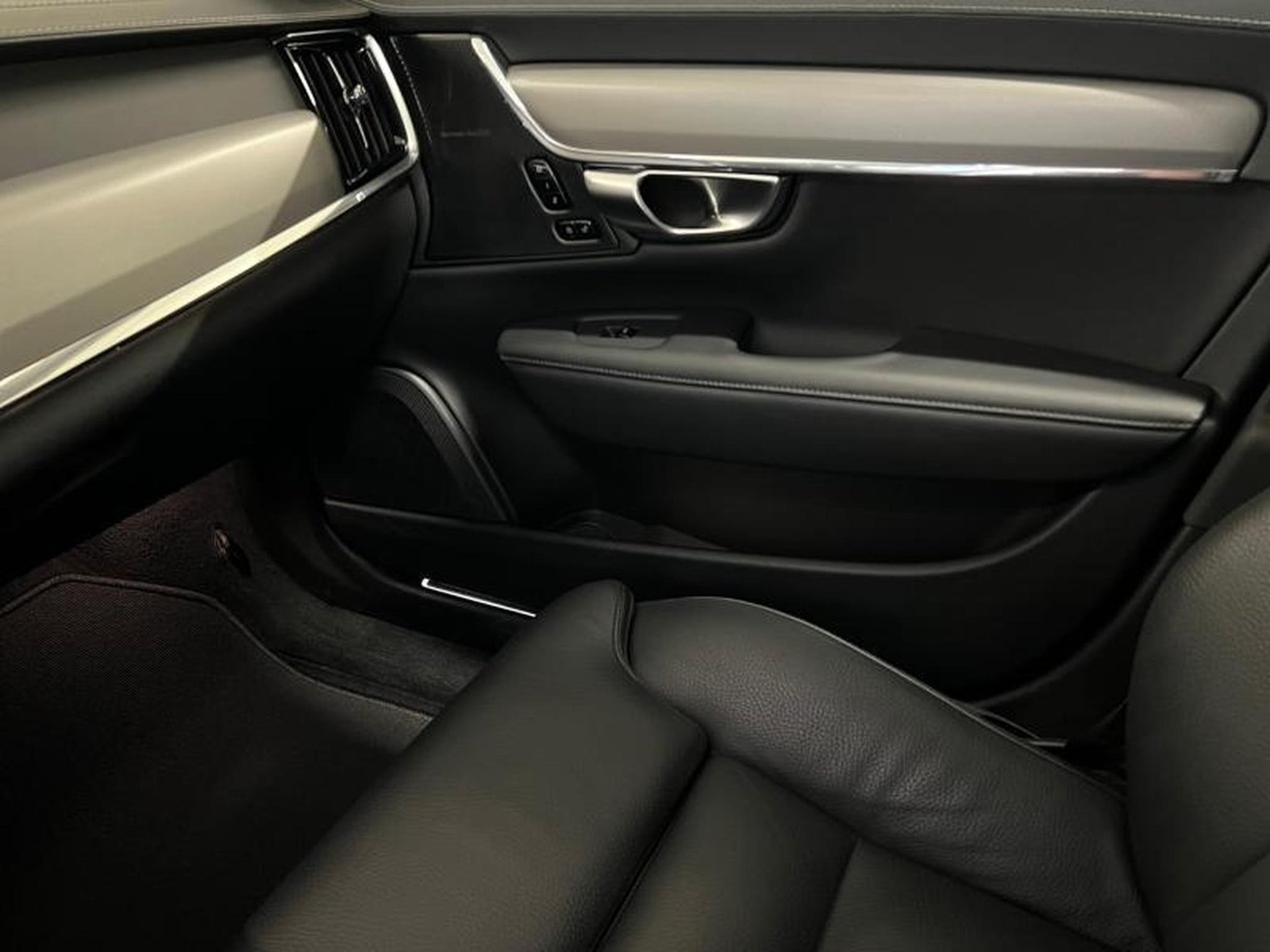 Volvo V90 – Image 9