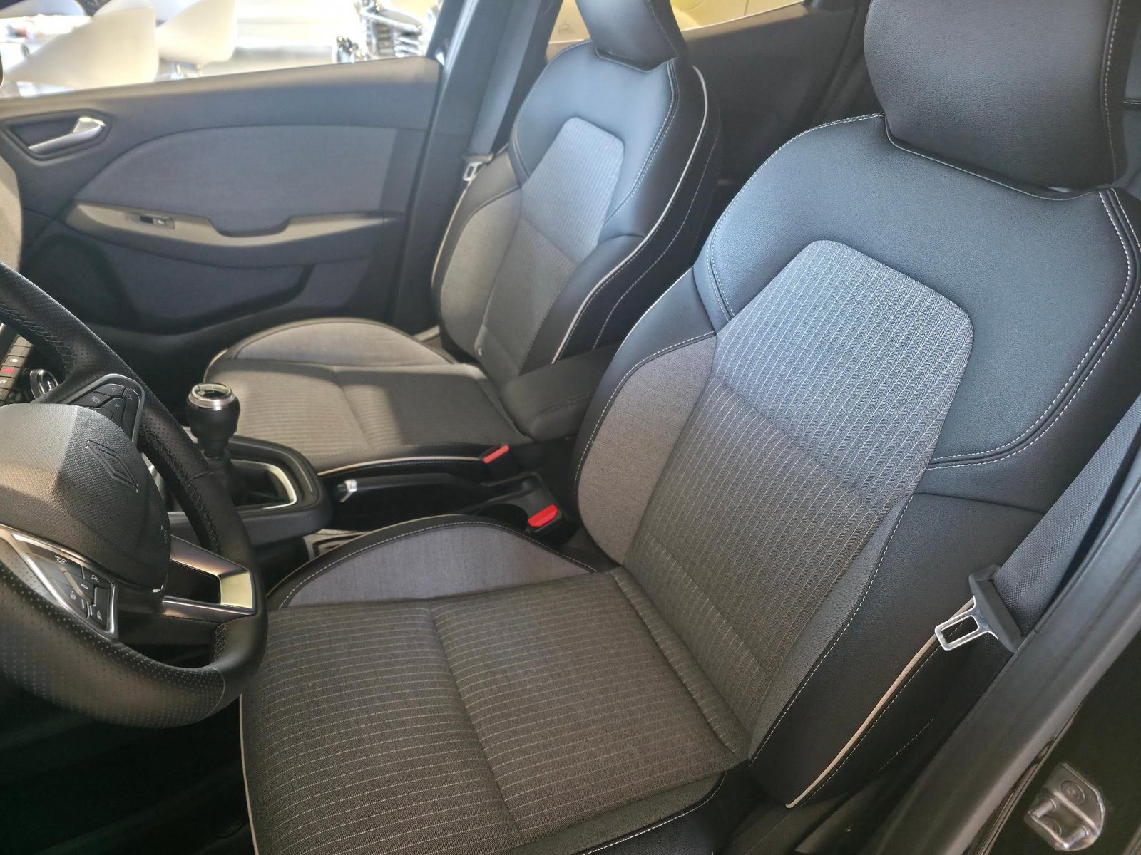 Renault Clio – Image 15