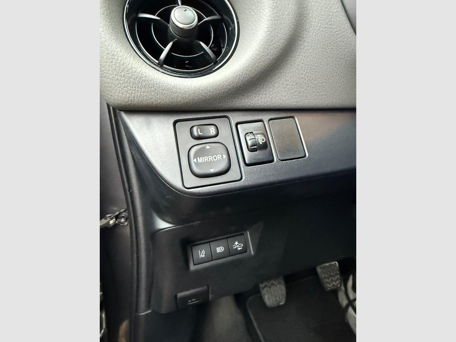 Toyota Yaris – Image 7