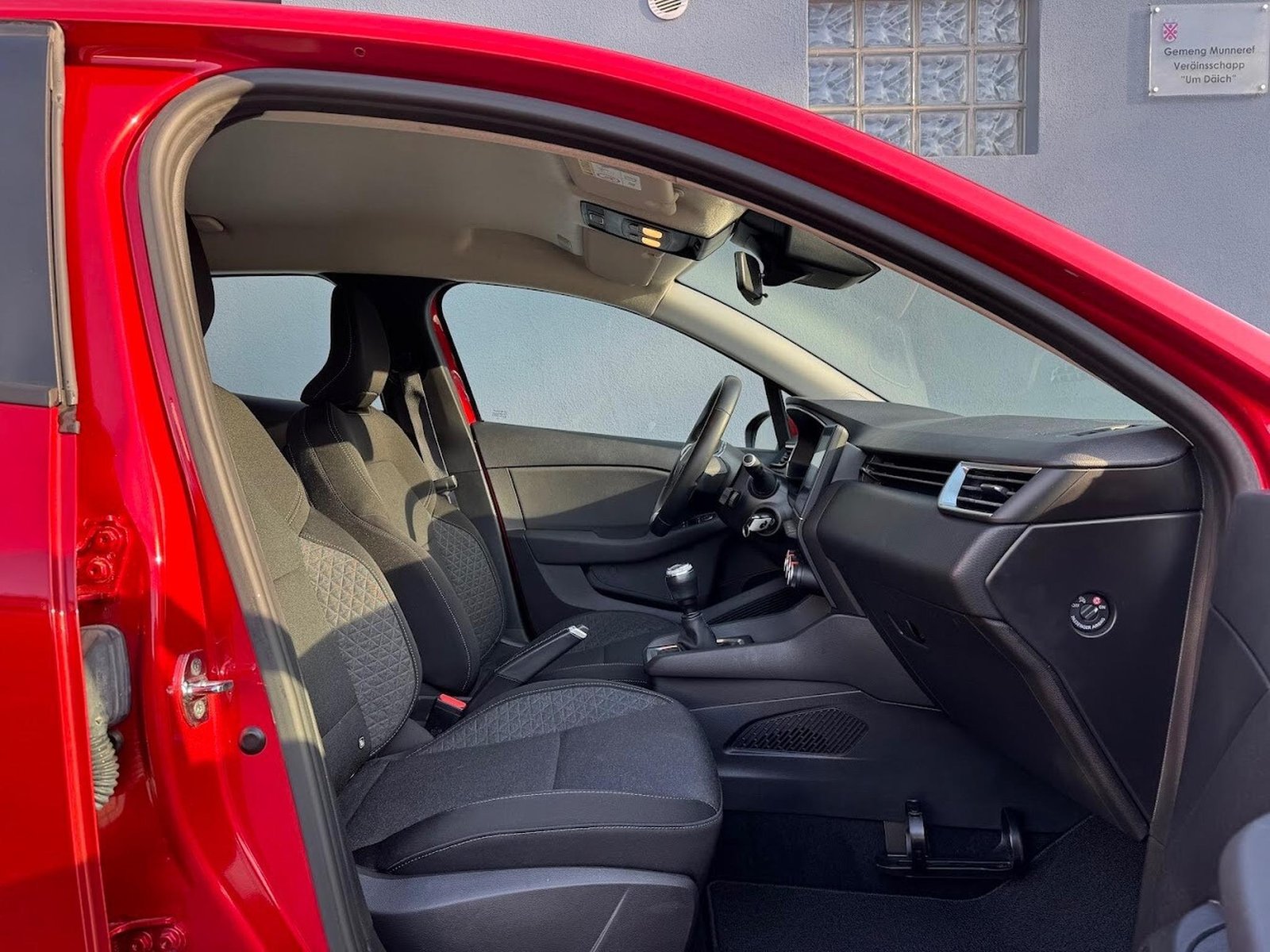 Renault Clio – Image 15
