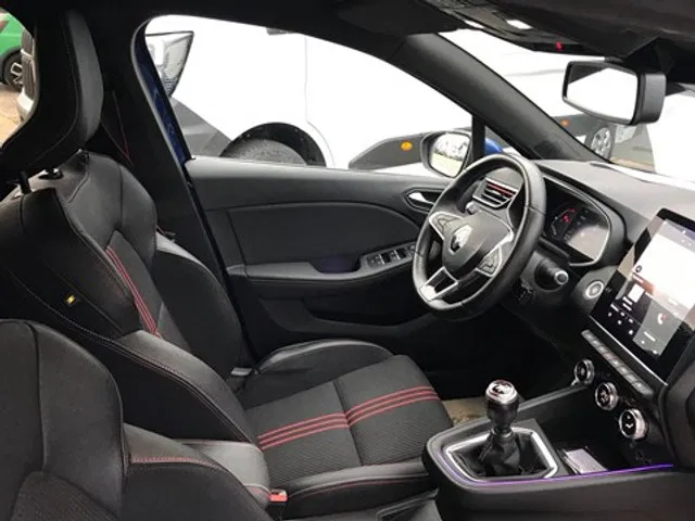 Renault Clio – Image 34