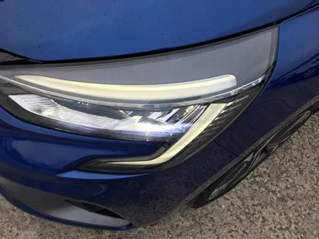 Renault Clio – Image 42