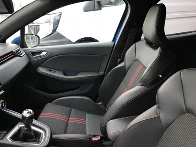 Renault Clio – Image 38