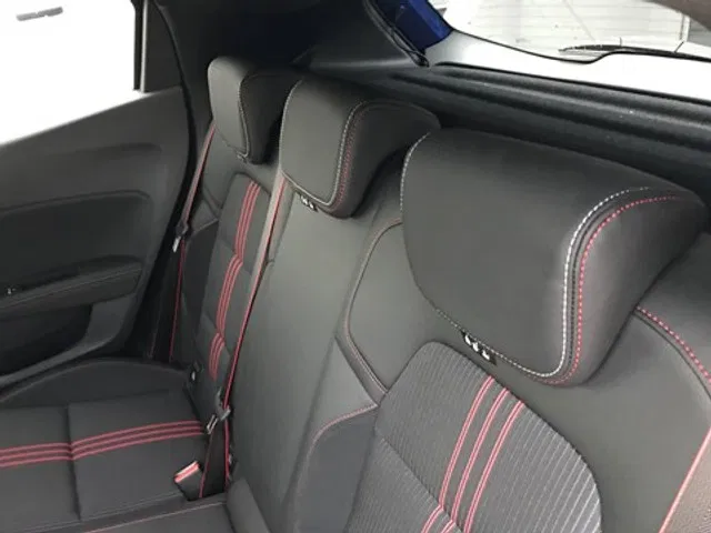 Renault Clio – Image 27