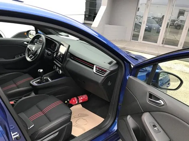 Renault Clio – Image 36