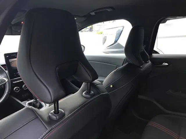 Renault Clio – Image 29