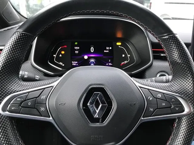 Renault Clio – Image 23