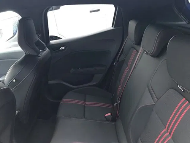 Renault Clio – Image 28