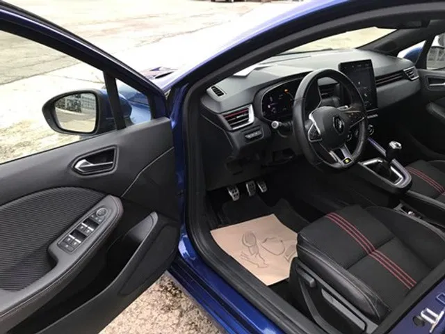 Renault Clio – Image 40