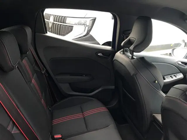 Renault Clio – Image 31