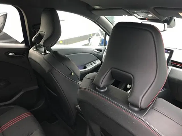 Renault Clio – Image 30