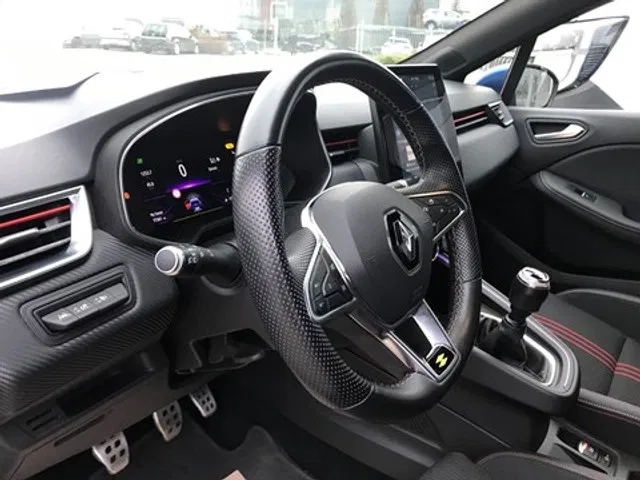 Renault Clio – Image 39