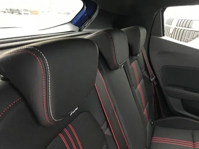 Renault Clio – Image 32