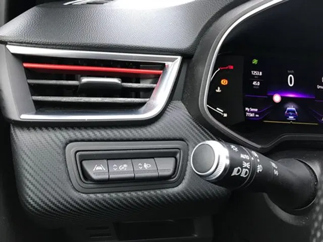 Renault Clio – Image 8