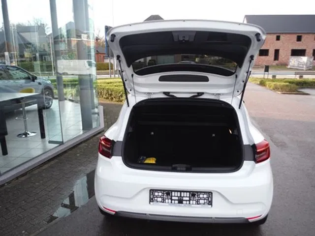 Renault Clio – Image 8