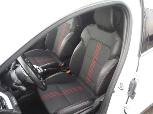 Renault Clio – Image 4
