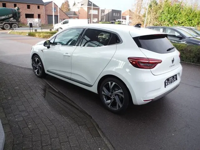 Renault Clio – Image 12