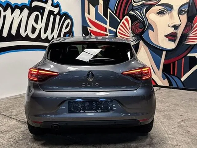 Renault Clio – Image 19