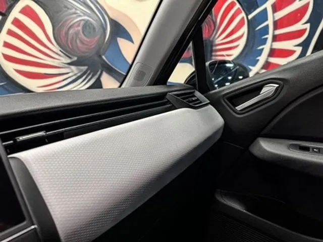 Renault Clio – Image 7