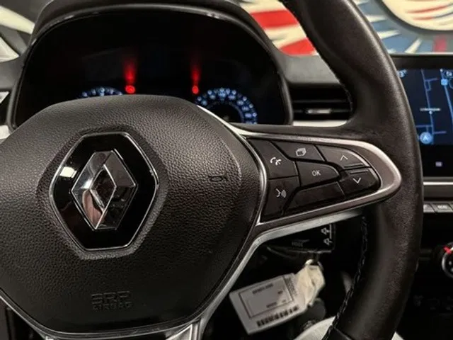 Renault Clio – Image 12