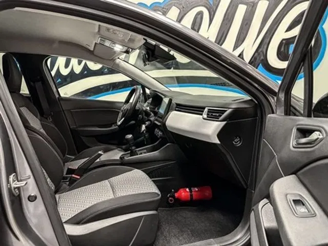 Renault Clio – Image 6