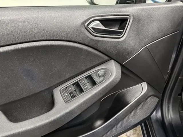 Renault Clio – Image 17