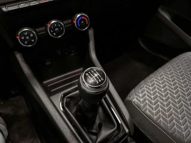Renault Clio – Image 11