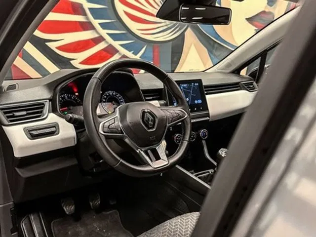 Renault Clio – Image 16