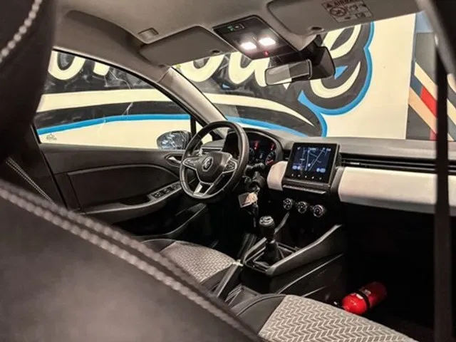 Renault Clio – Image 5