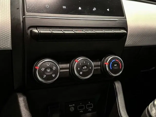 Renault Clio – Image 10