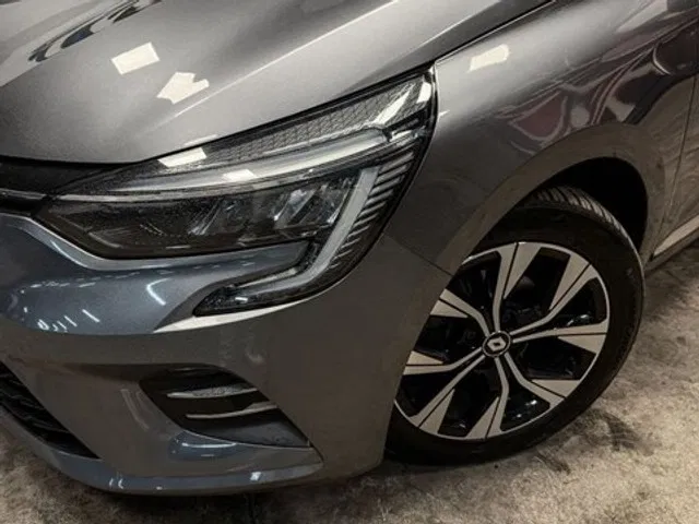 Renault Clio – Image 25