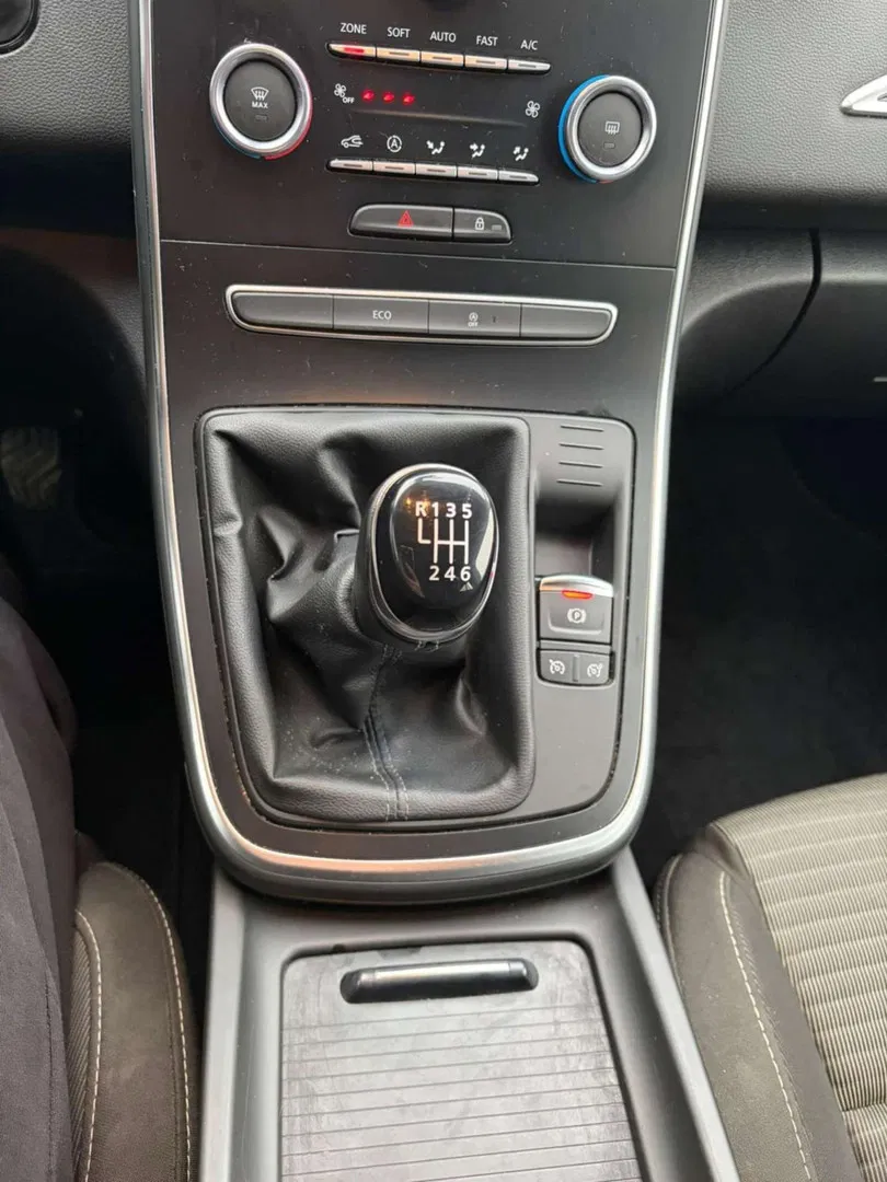 Renault Scenic – Image 18