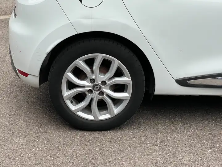 Renault Clio – Image 4